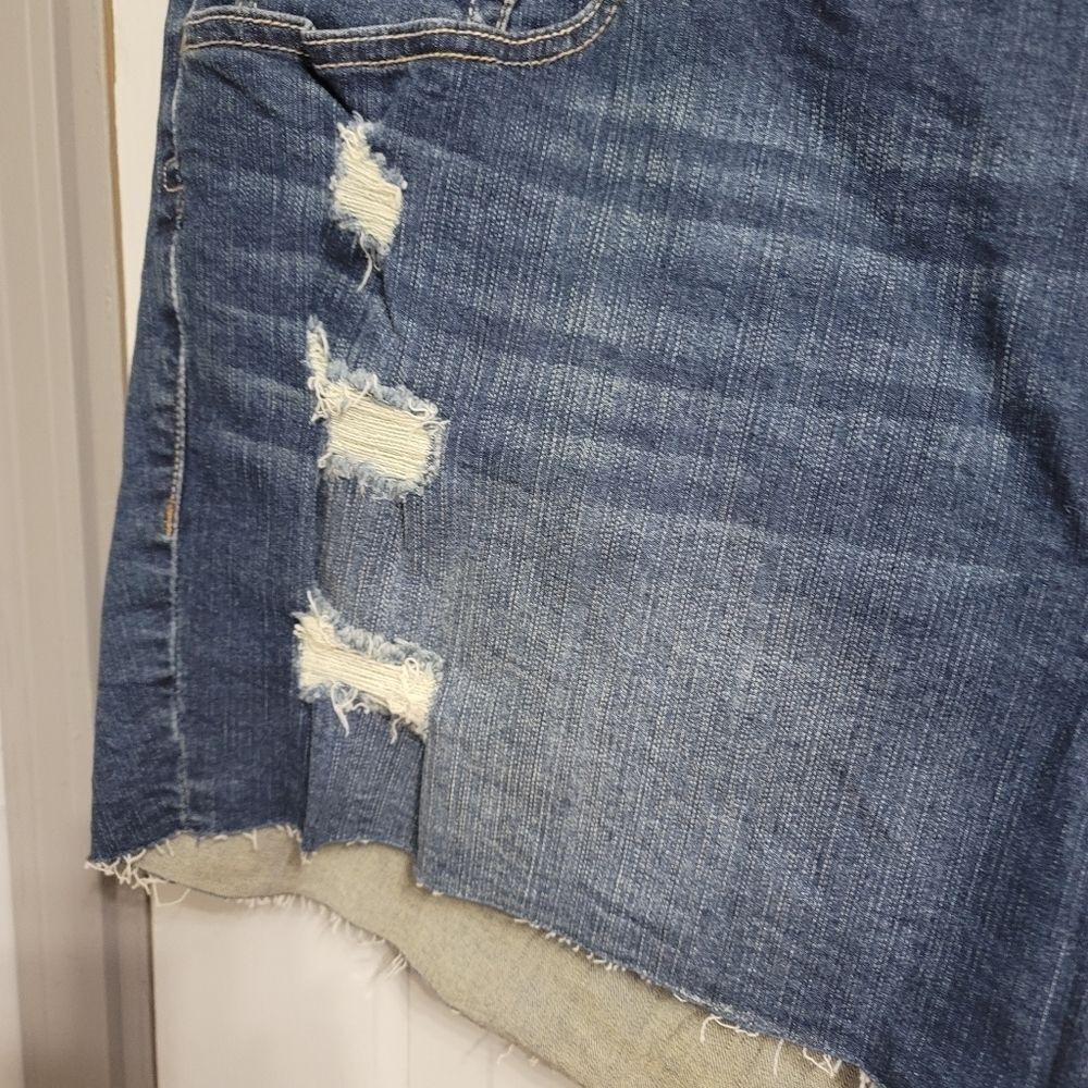 TORRID Skinny Short Short - Distressed Dark Wash - Picture 4 of 6